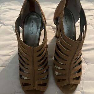 Tahari Lindy 6.5 bootie heel